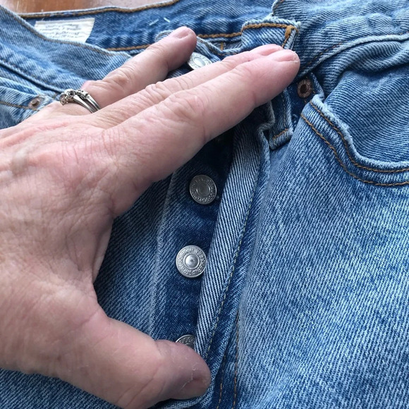 Levi's Classic Blue Jeans straight leg/ 26 by 28, red tab 501 skinny, like new - Picture 10 of 13